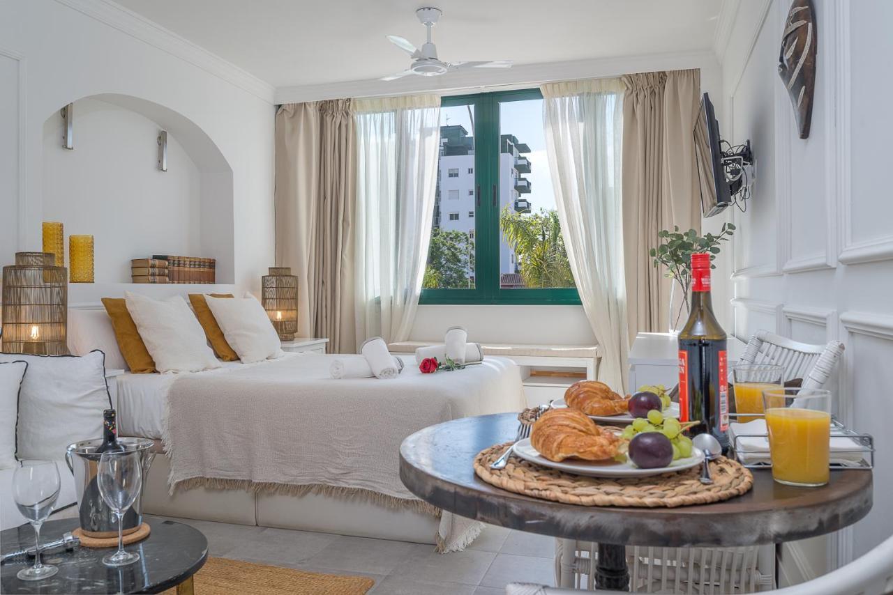 Bianca Chic Studio - Carihuela Beach At 300M Torremolinos Ngoại thất bức ảnh