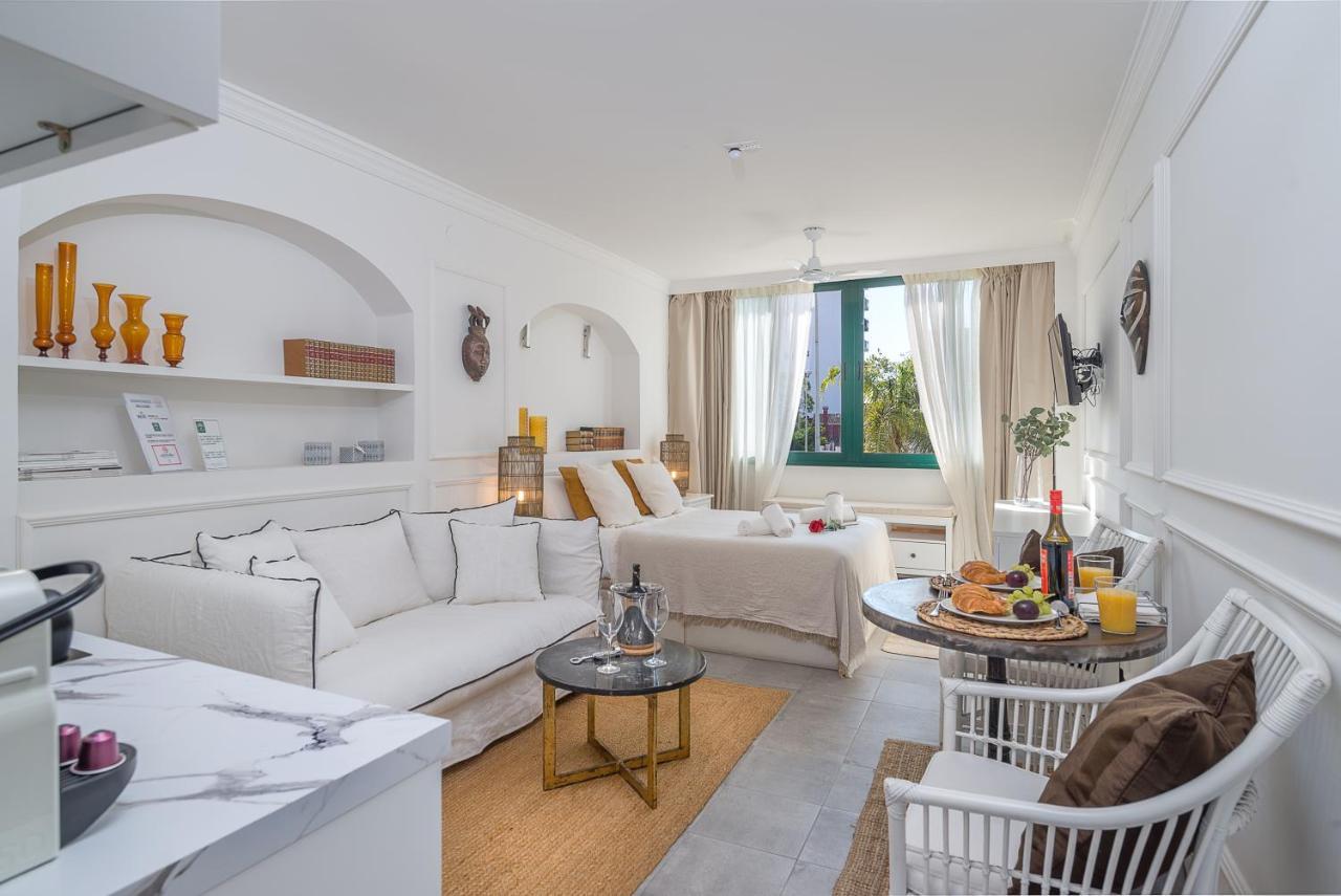 Bianca Chic Studio - Carihuela Beach At 300M Torremolinos Ngoại thất bức ảnh